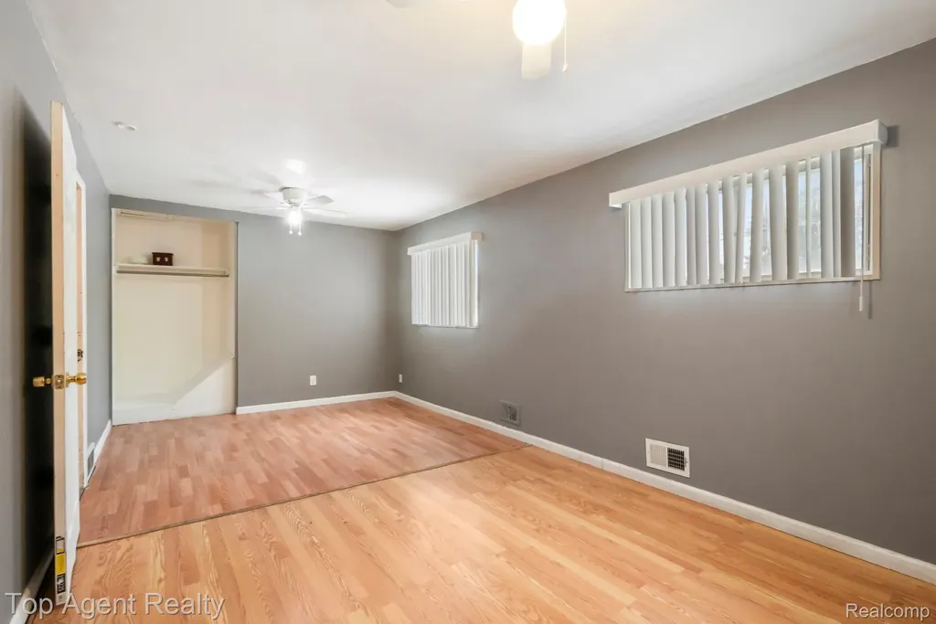 520 Linda Vista Drive Pontiac City MI 48342