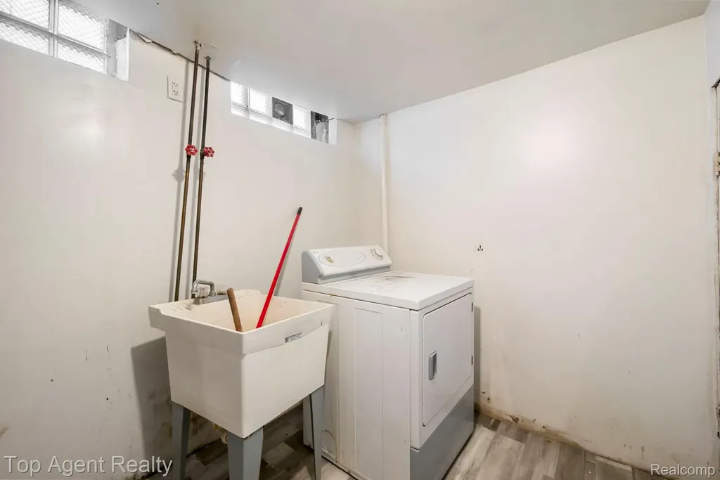 520 Linda Vista Drive Pontiac City MI 48342