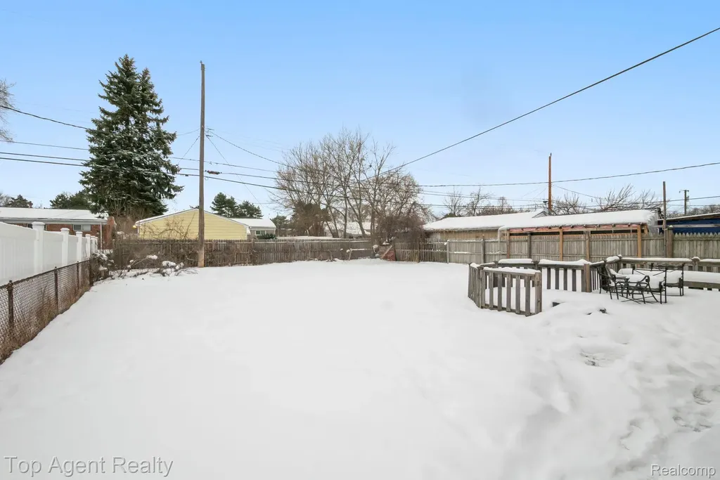 520 Linda Vista Drive Pontiac City MI 48342