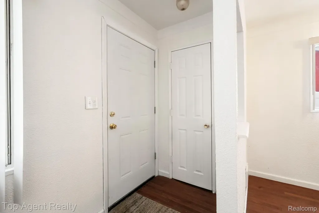 520 Linda Vista Drive Pontiac City MI 48342