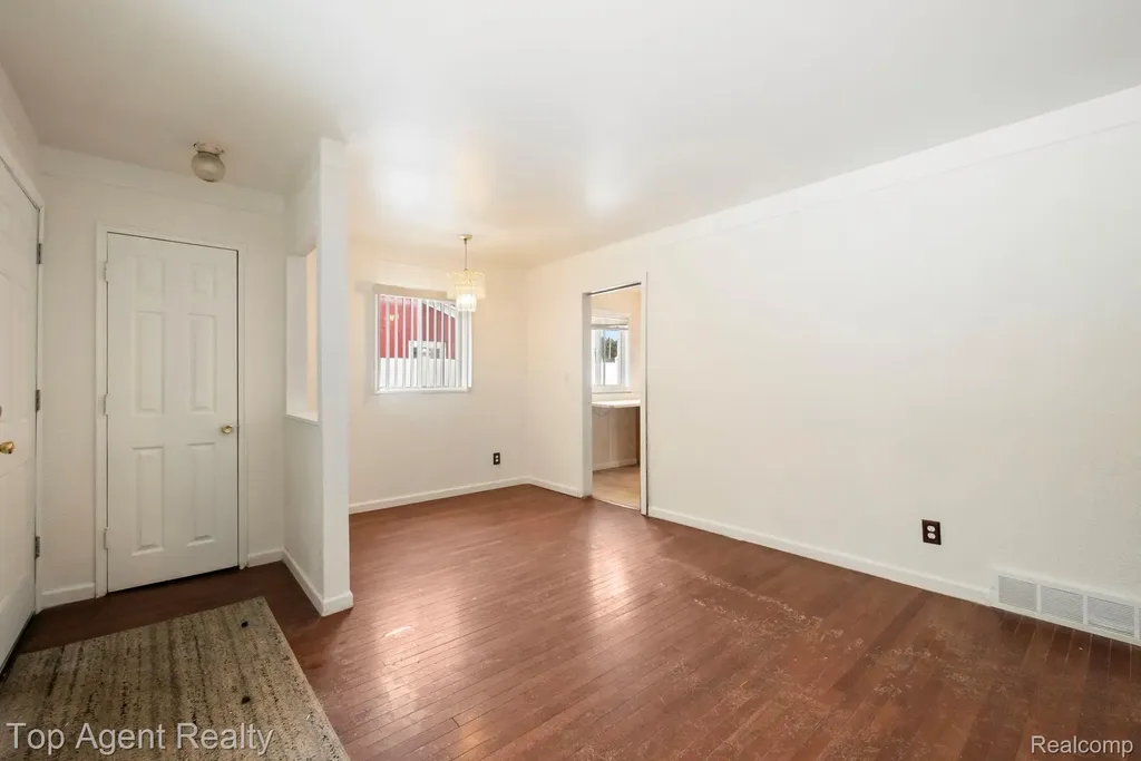520 Linda Vista Drive Pontiac City MI 48342