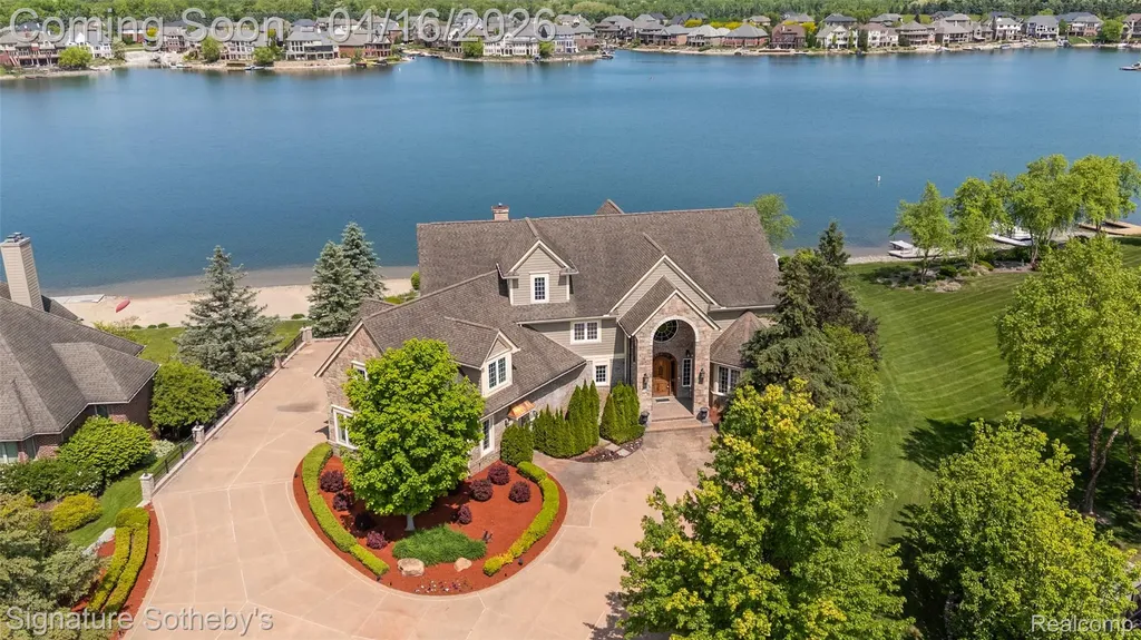 10611 Lighthouse Point Green Oak Township MI 48178