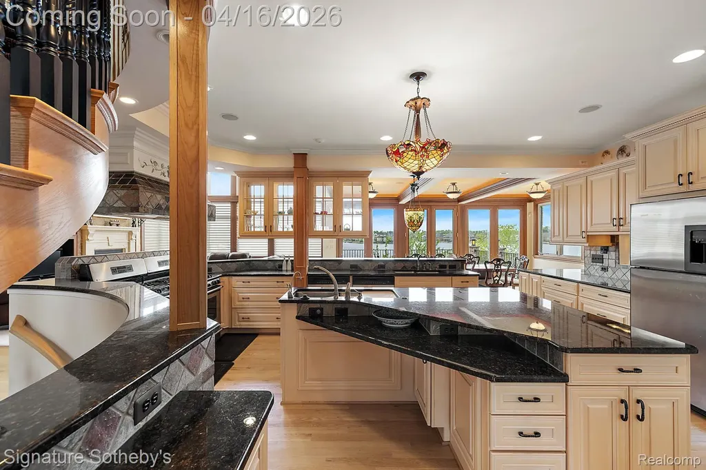 10611 Lighthouse Point Green Oak Township MI 48178