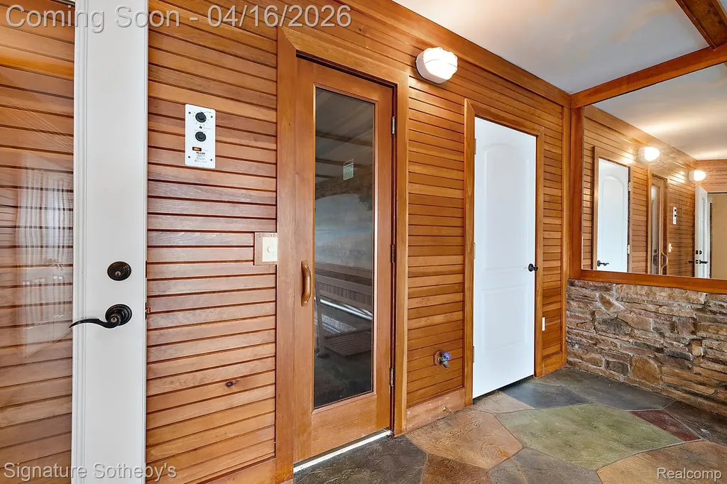 10611 Lighthouse Point Green Oak Township MI 48178