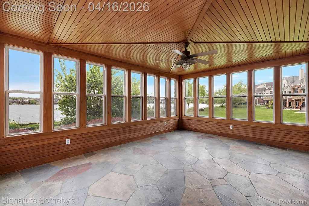 10611 Lighthouse Point Green Oak Township MI 48178