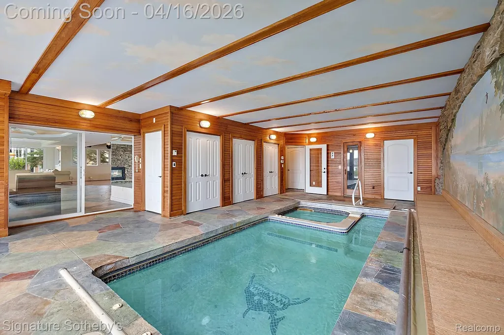 10611 Lighthouse Point Green Oak Township MI 48178