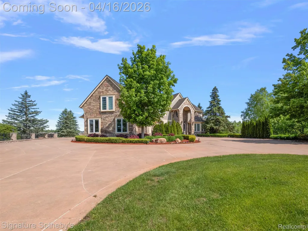 10611 Lighthouse Point Green Oak Township MI 48178
