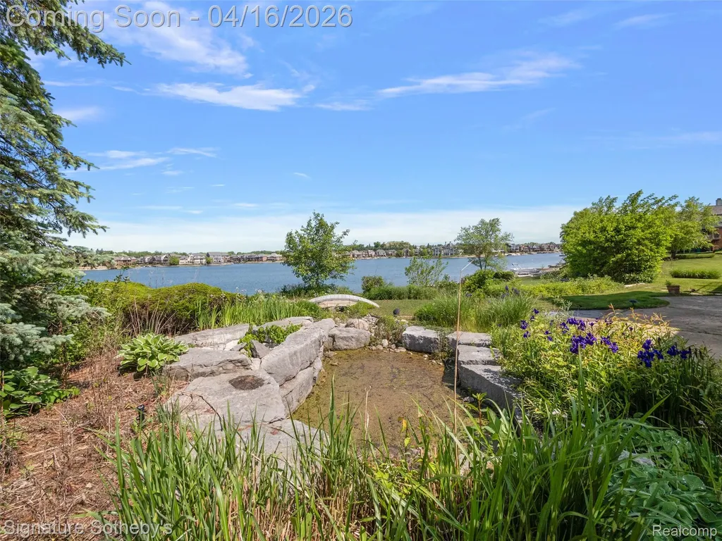 10611 Lighthouse Point Green Oak Township MI 48178