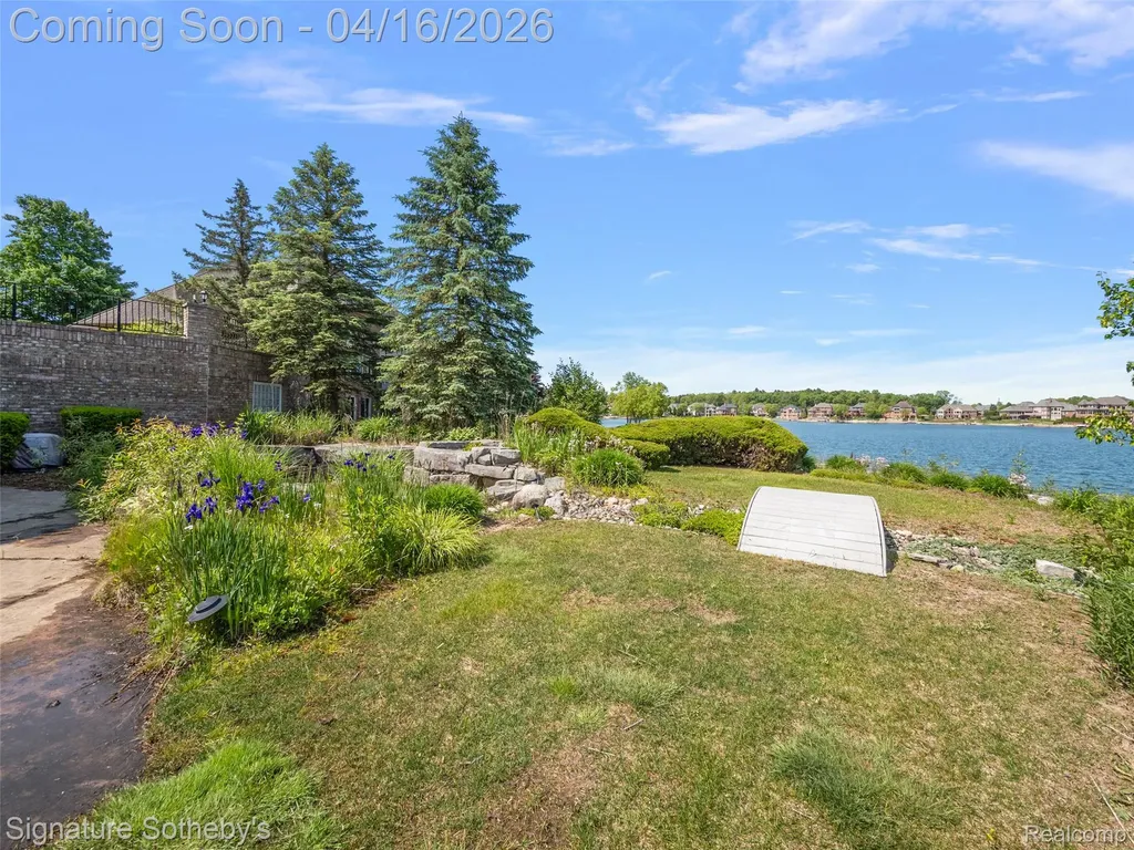 10611 Lighthouse Point Green Oak Township MI 48178