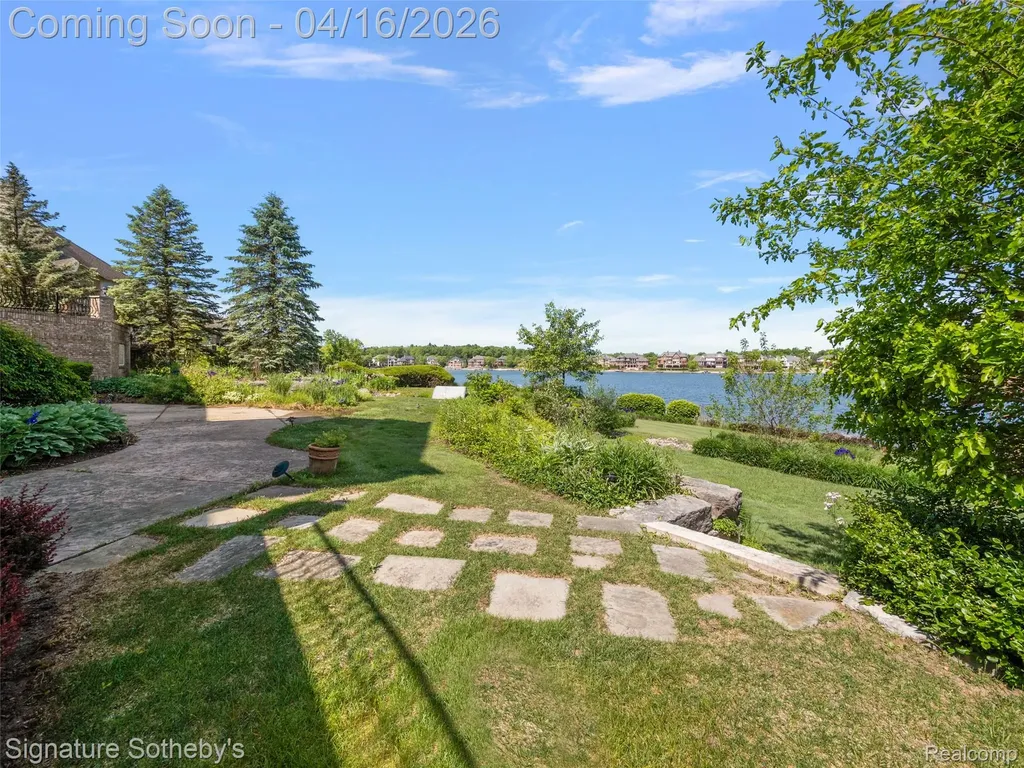 10611 Lighthouse Point Green Oak Township MI 48178