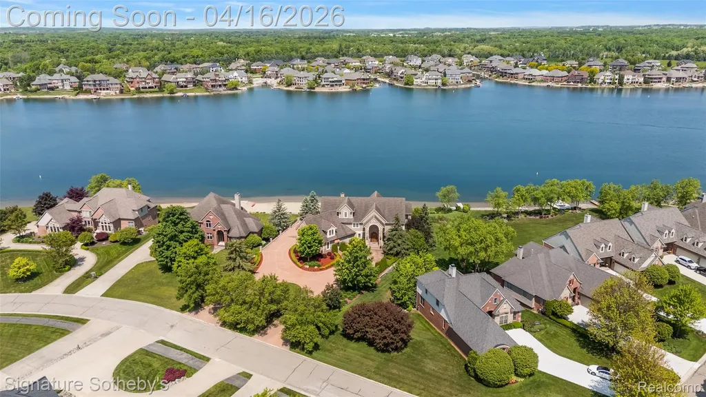 10611 Lighthouse Point Green Oak Township MI 48178
