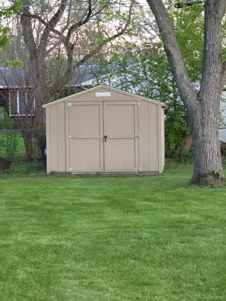 6103 Trenton Drive Flint Charter Township MI 48532