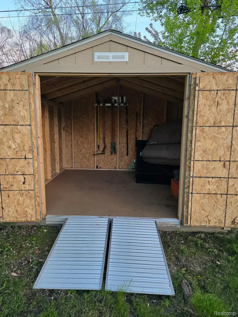 6103 Trenton Drive Flint Charter Township MI 48532
