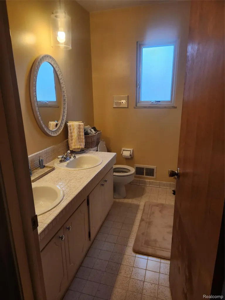 6103 Trenton Drive Flint Charter Township MI 48532