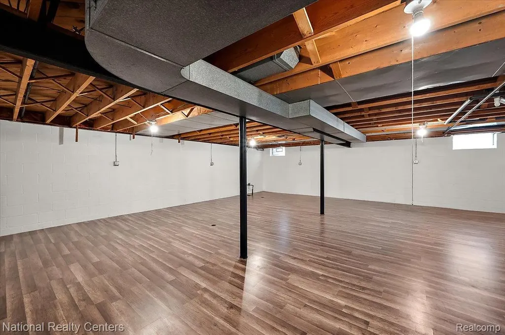 27828 Santa Ana Drive Warren City MI 48093