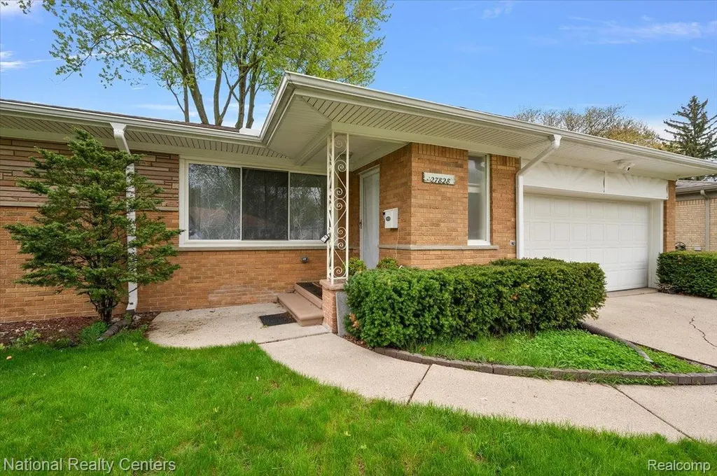 27828 Santa Ana Drive Warren City MI 48093