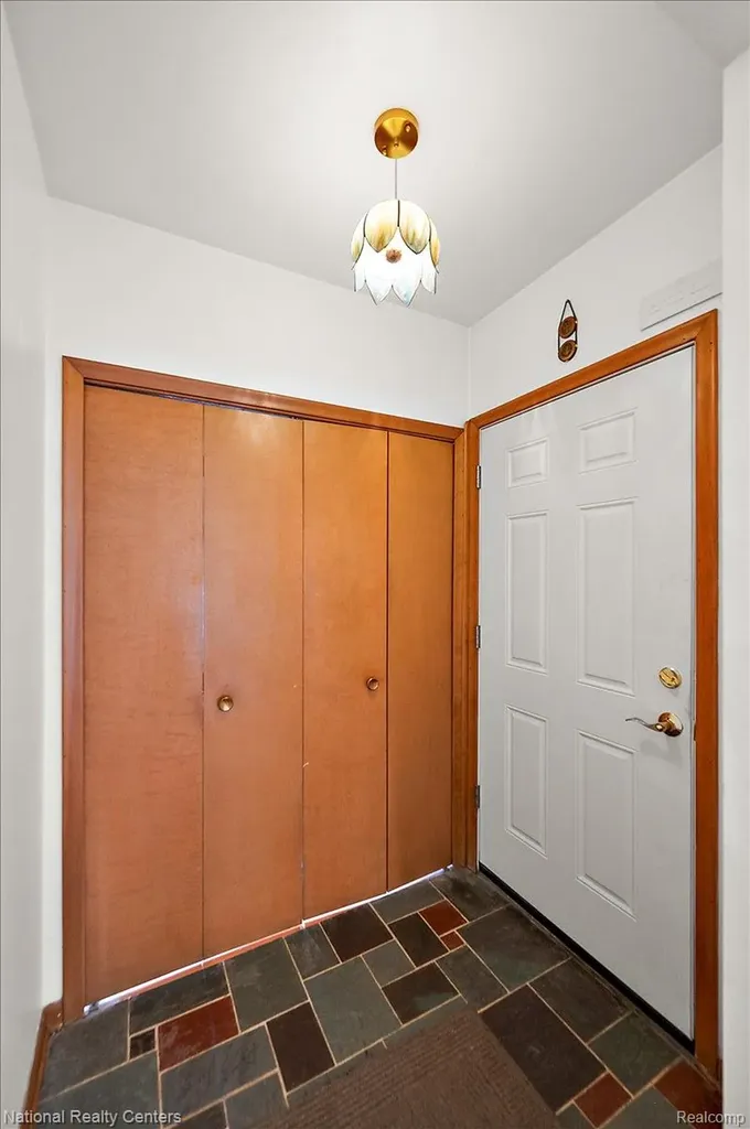 27828 Santa Ana Drive Warren City MI 48093