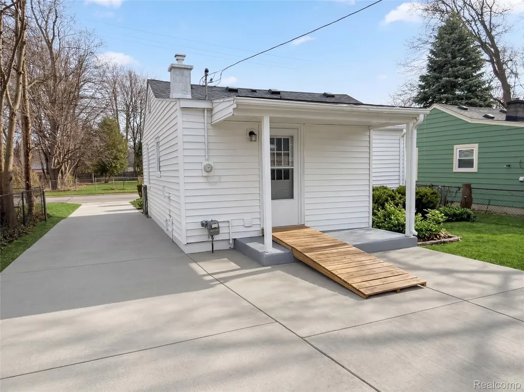34537 Annapolis Street Wayne City MI 48184