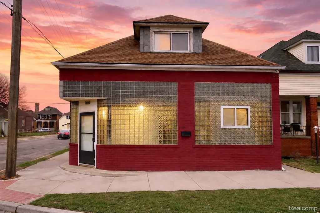 11603 Klinger Street Hamtramck City MI 48212