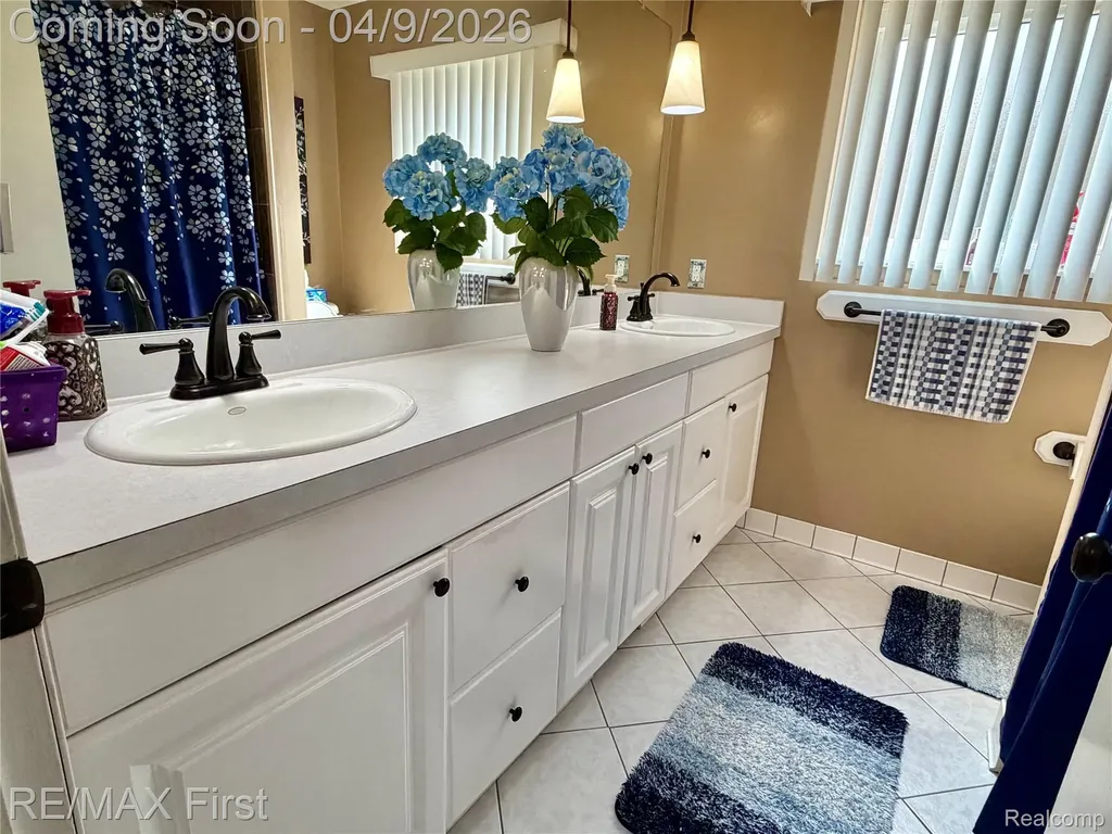 39641 Edgemont Drive Sterling Heights City MI 48310