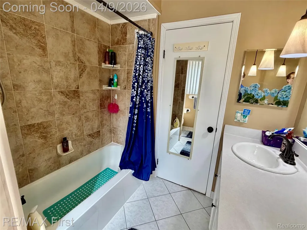 39641 Edgemont Drive Sterling Heights City MI 48310