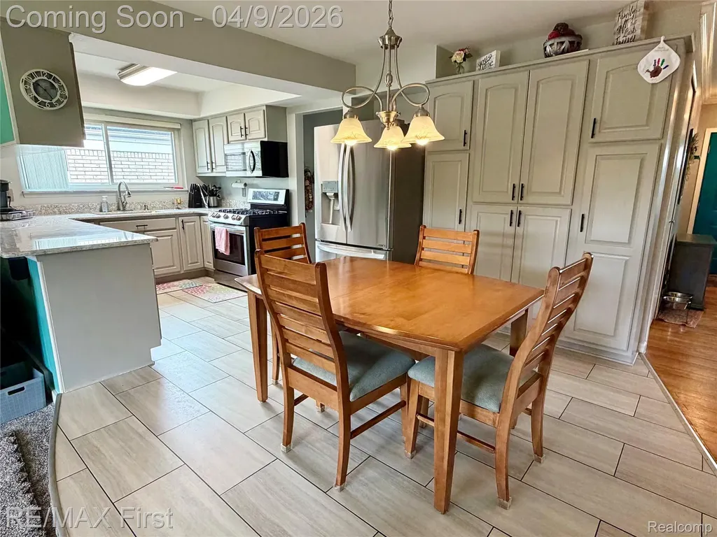 39641 Edgemont Drive Sterling Heights City MI 48310