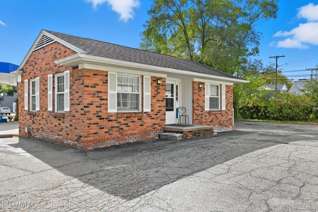 944 S Main Street Plymouth City MI 48170