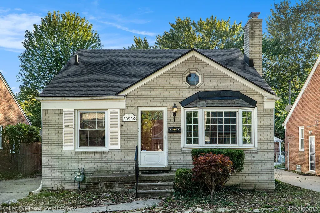 20926 Lennon Street Harper Woods City MI 48225