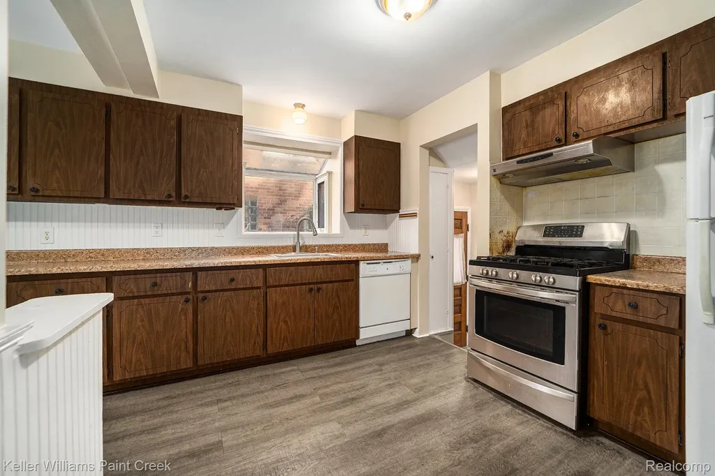 20926 Lennon Street Harper Woods City MI 48225