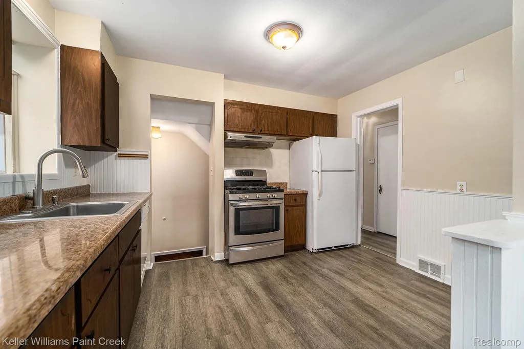 20926 Lennon Street Harper Woods City MI 48225