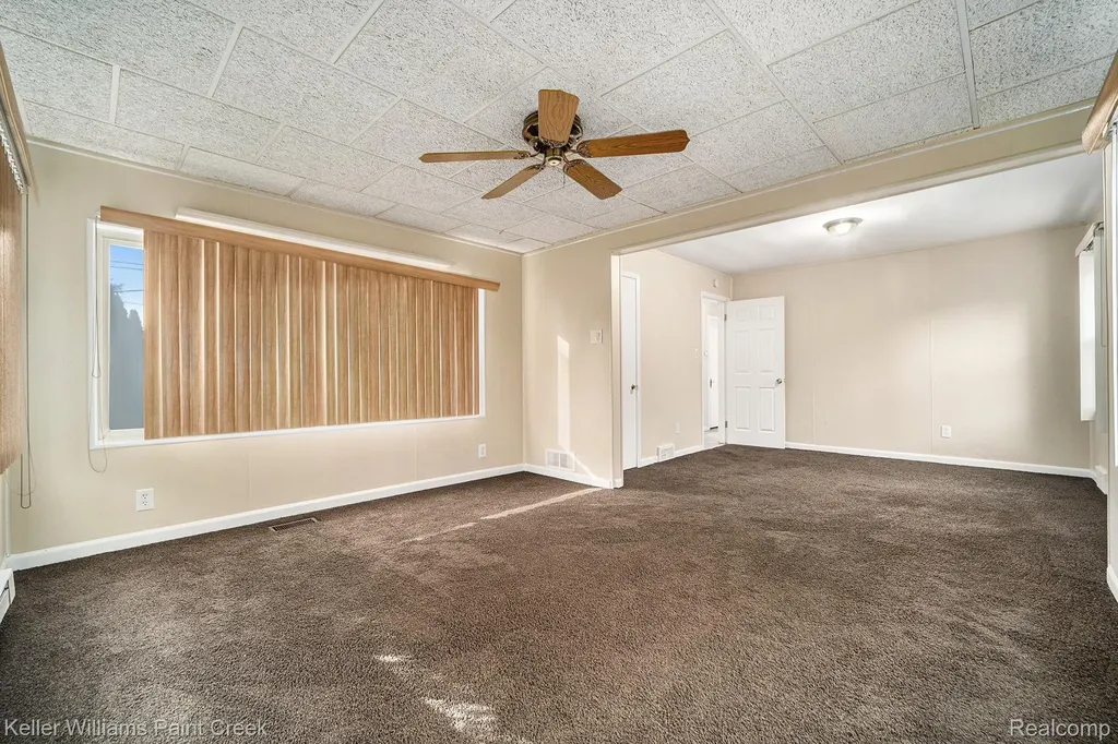 20926 Lennon Street Harper Woods City MI 48225