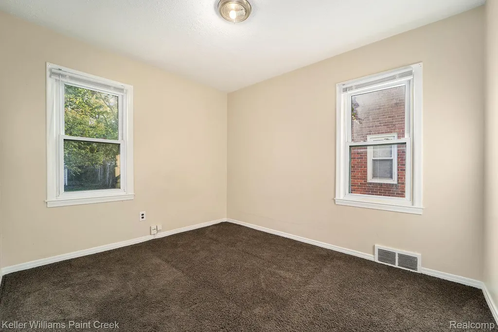 20926 Lennon Street Harper Woods City MI 48225