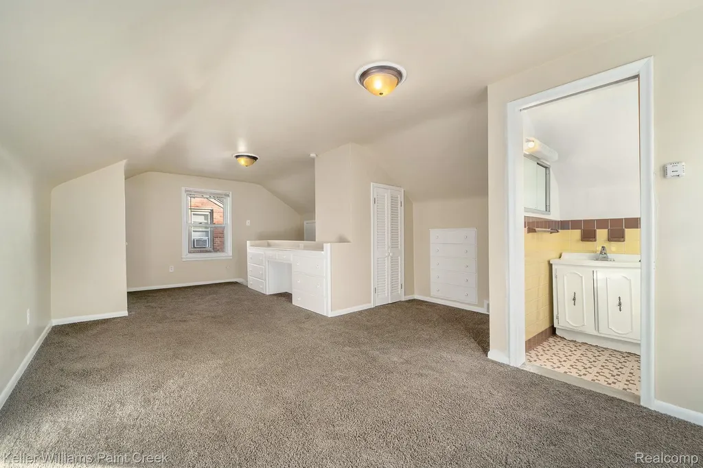 20926 Lennon Street Harper Woods City MI 48225