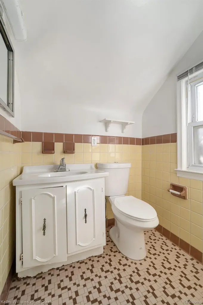 20926 Lennon Street Harper Woods City MI 48225