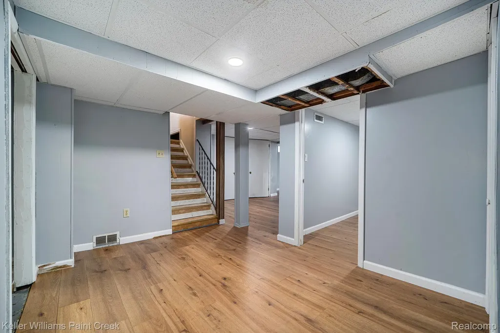 20926 Lennon Street Harper Woods City MI 48225