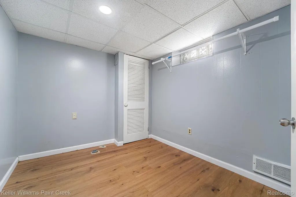 20926 Lennon Street Harper Woods City MI 48225
