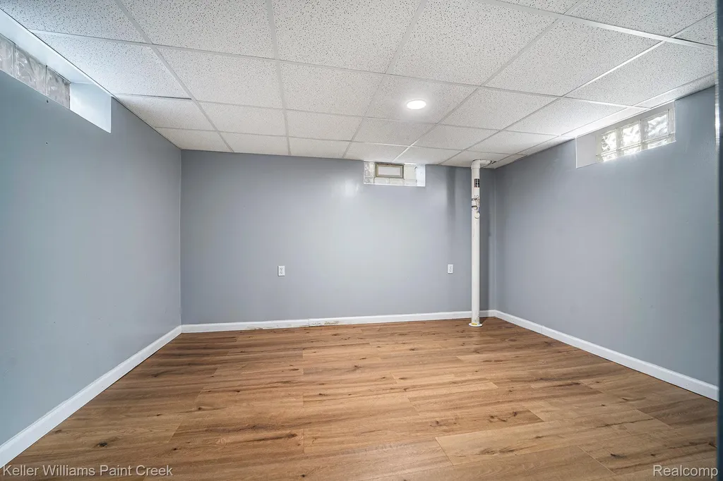 20926 Lennon Street Harper Woods City MI 48225