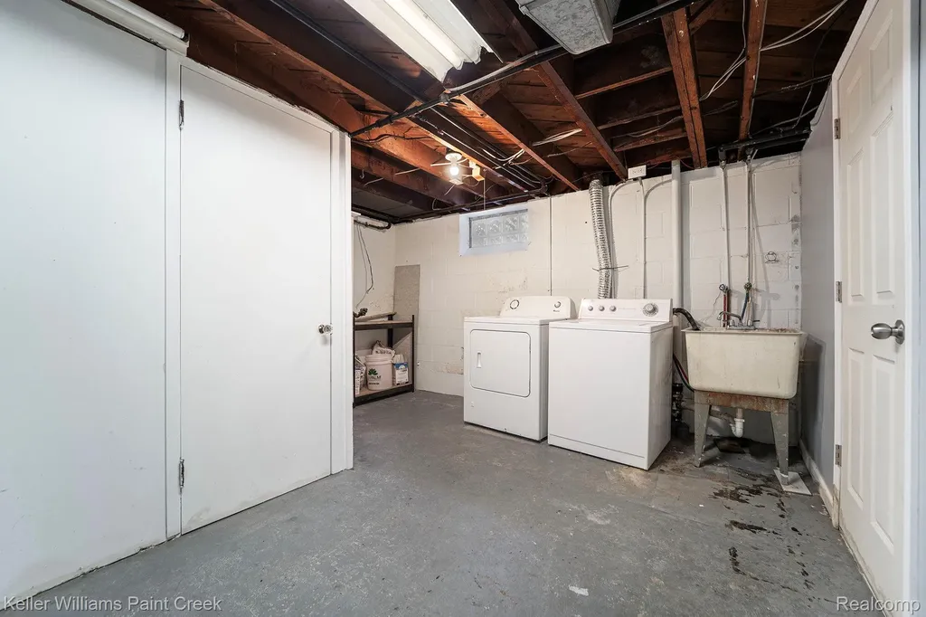 20926 Lennon Street Harper Woods City MI 48225