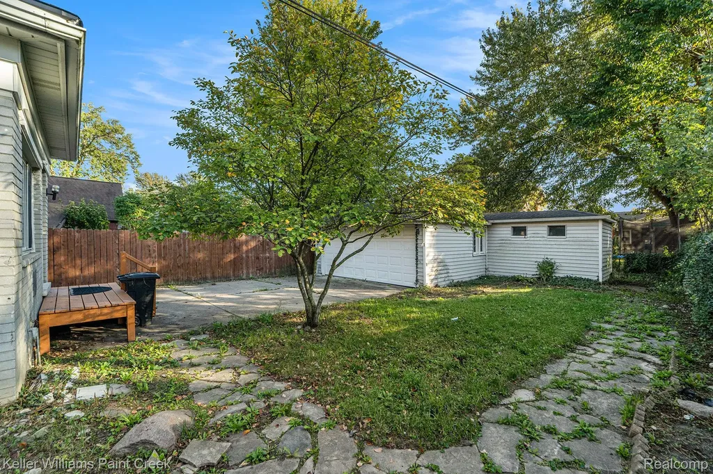 20926 Lennon Street Harper Woods City MI 48225
