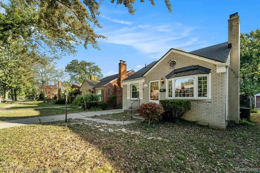 20926 Lennon Street Harper Woods City MI 48225