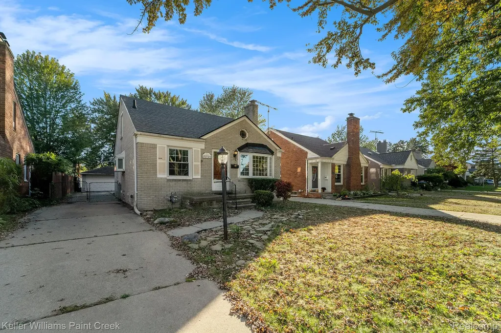 20926 Lennon Street Harper Woods City MI 48225