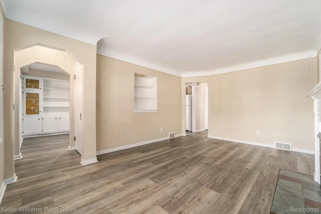 20926 Lennon Street Harper Woods City MI 48225