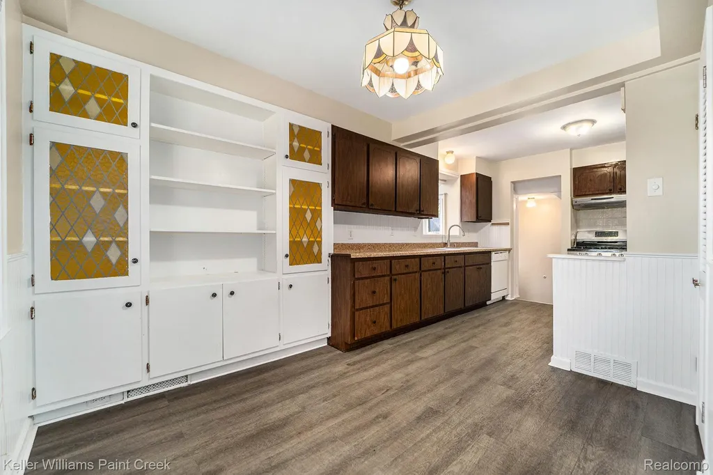 20926 Lennon Street Harper Woods City MI 48225