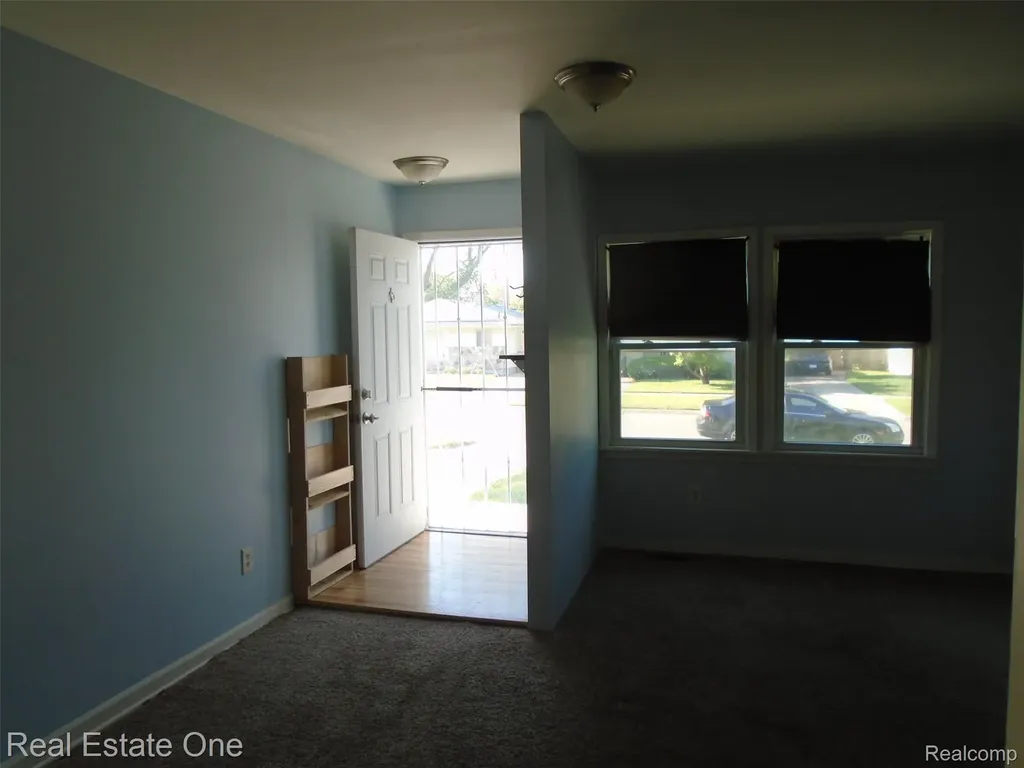 27064 Notre Dame Street Inkster City MI 48141