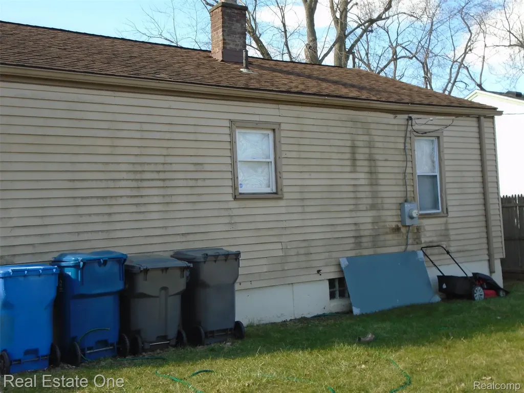 27064 Notre Dame Street Inkster City MI 48141