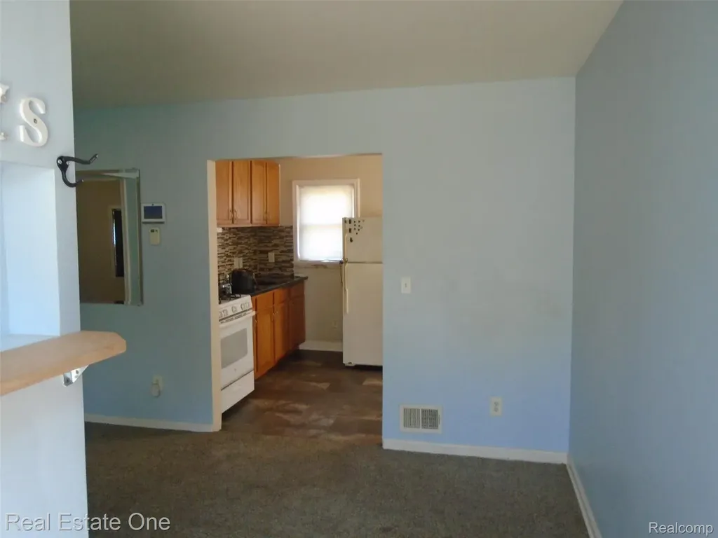 27064 Notre Dame Street Inkster City MI 48141