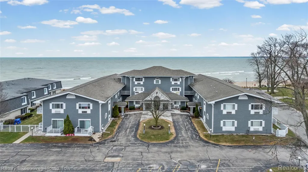 4500 Lakeshore Road Fort Gratiot Charter Township MI 48059