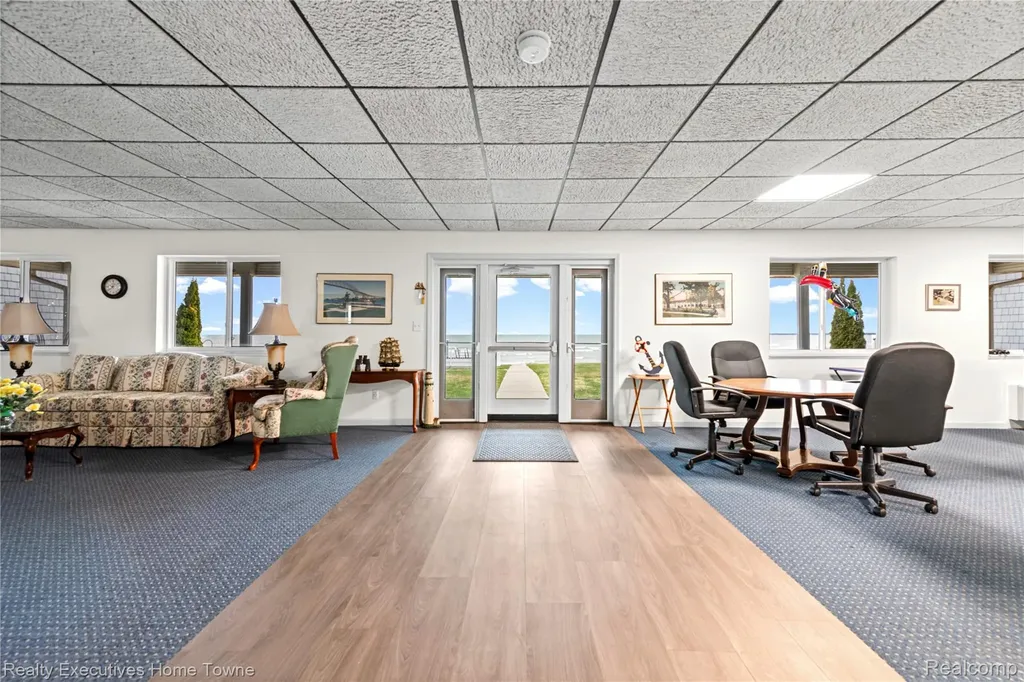 4500 Lakeshore Road Fort Gratiot Charter Township MI 48059