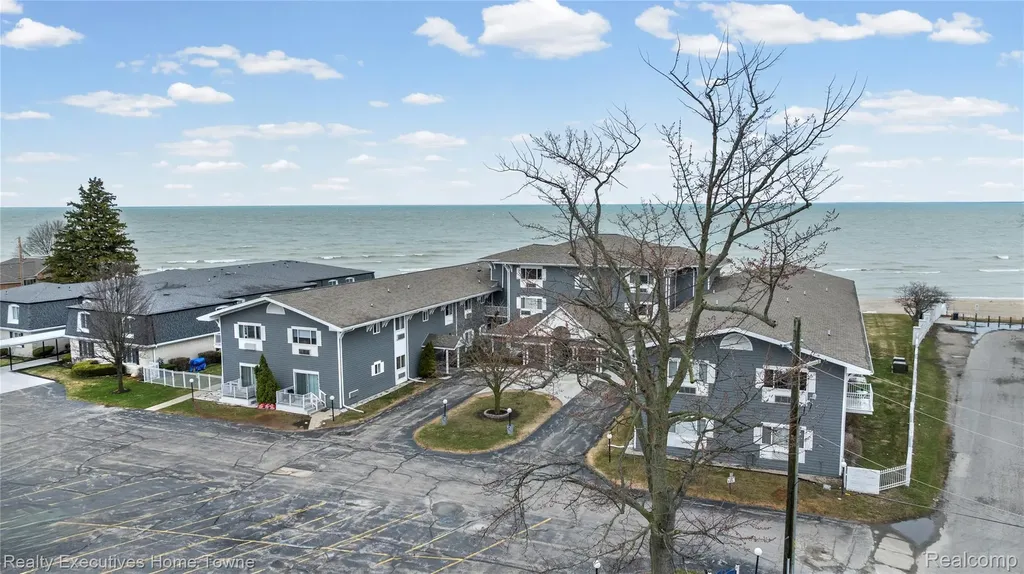 4500 Lakeshore Road Fort Gratiot Charter Township MI 48059