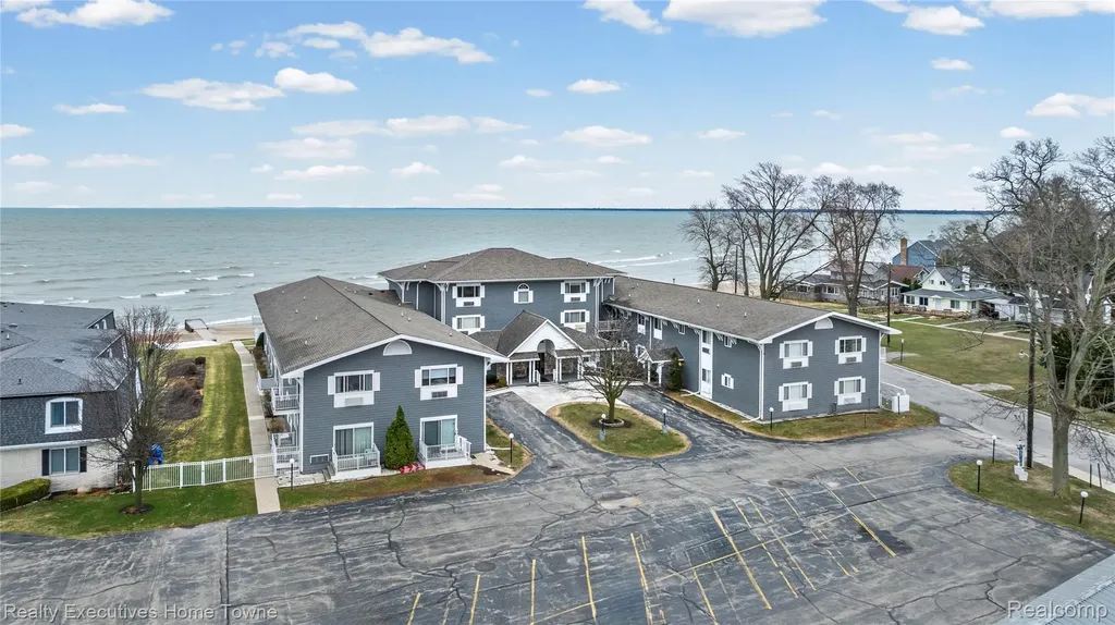 4500 Lakeshore Road Fort Gratiot Charter Township MI 48059